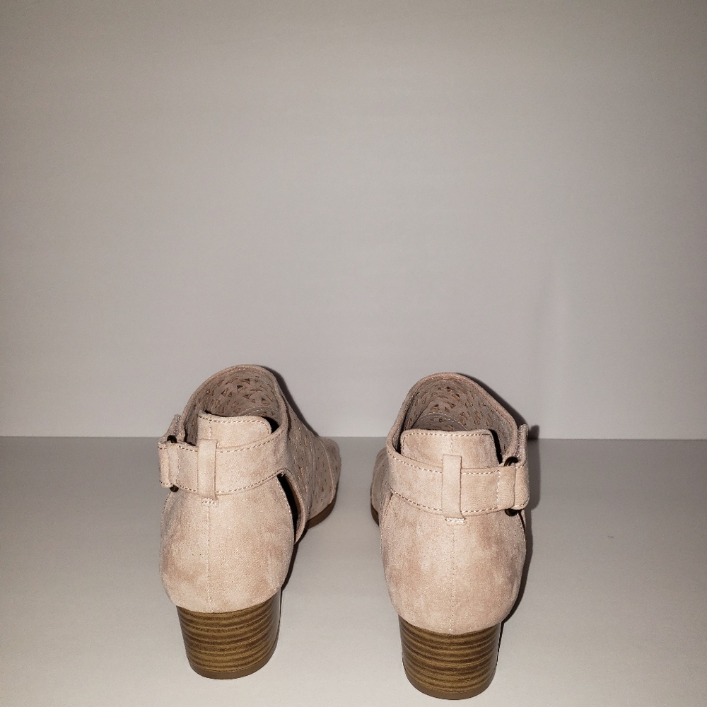 Shoes - Picture 2 of 3